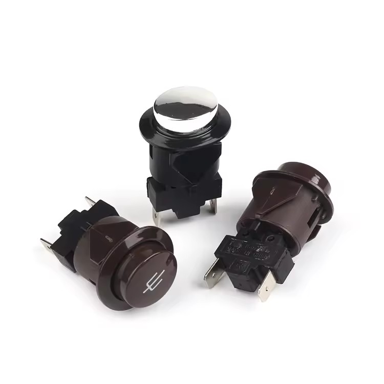 आधुनिक विद्युत प्रणालियों में पुश बटन स्विच को क्या आवश्यक बनाता है?